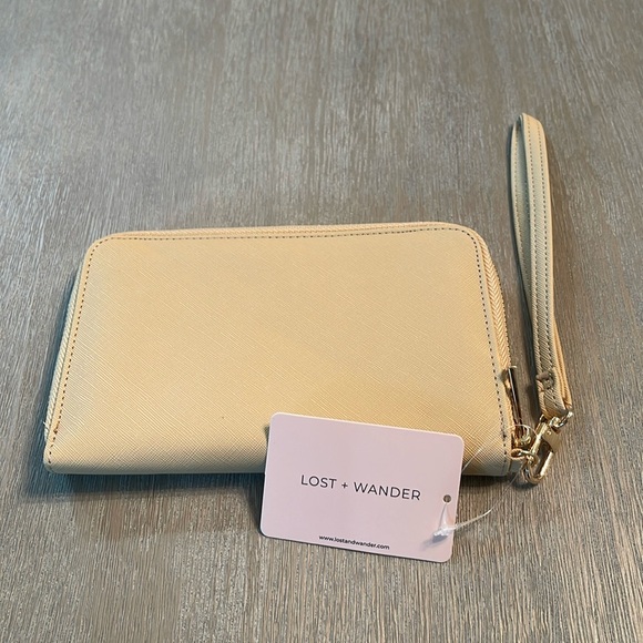🆕 Lost + Wander tan camel color passport zipper wallet with wristlet - Picture 1 of 5